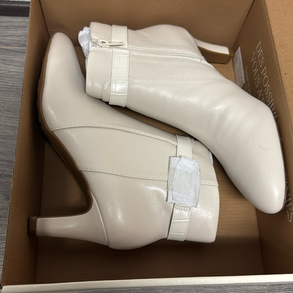 LifeStride Women's Guild Ankle Boot (WIDE) - Picture 2 of 7